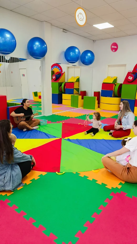 Atividade de desenvolvimento infantil na Baby Gym Pato Branco